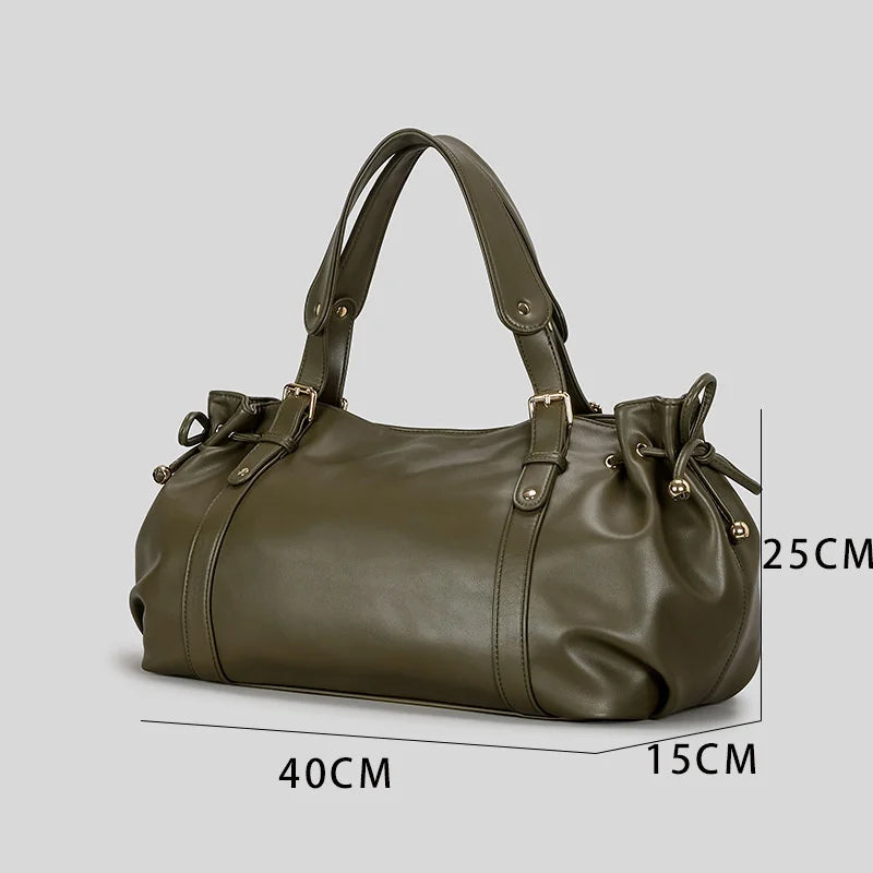 Sac à main Boston grande capacité pour femme, en cuir souple, élégant et polyvalent. Idéal pour le travail, les déplacements quotidiens et les sorties, il peut être porté à l'épaule ou en bandoulière.