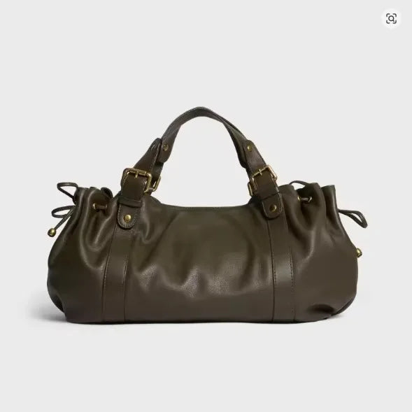 Sac à main Boston grande capacité pour femme, en cuir souple, élégant et polyvalent. Idéal pour le travail, les déplacements quotidiens et les sorties, il peut être porté à l'épaule ou en bandoulière.
