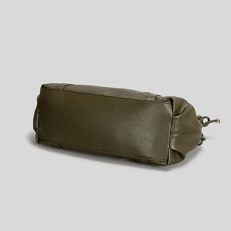Sac à main Boston grande capacité pour femme, en cuir souple, élégant et polyvalent. Idéal pour le travail, les déplacements quotidiens et les sorties, il peut être porté à l'épaule ou en bandoulière.
